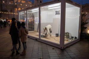 Foto der Performance im Kunstcontainer