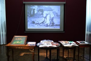 Vortrag des Künstler_innen Kollektivs Slavs and Tatars im Rahmen der  Vortragsreihe SS/WS 2012 am Institut für das künstlerische Lehramt, Fachbereich Kunst und Kommunikation.