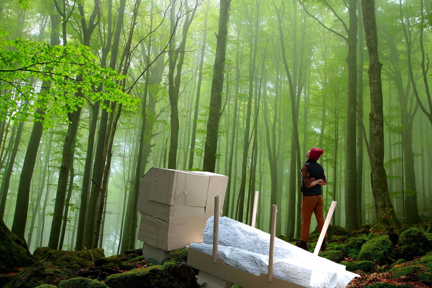 Das Foto zeigt, wie der Künstler und ein Truckapillar, ein Wesen halb Holzlaster und halb gigantische Insektenlarve, gemeinsam in einem Laubwald stehen und ins Blätterdach schauen. Es ist Teil der Arbeit truckapillar.com, einer digitalen Collage aus Fotos, Videos, Zeichnungen und Texten.