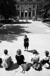 mit Agnes Peschta, Kulturschaffende und Pädagogin, Absolventin der Wiener Kunstschule und der Akademie der bildenden Künste Wien.


 Eine Veranstaltung im Rahmen von
 
  
   
    
     
      
       100 Jahre Zulassung von Frauen an der Akademie der bildenden Künste Wien