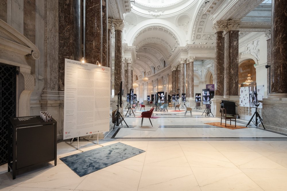 Video installations in a big open room with pillars